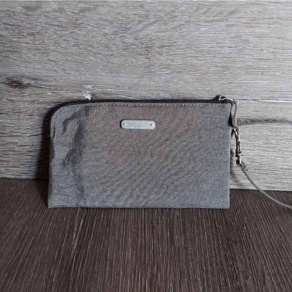 Baggallini Clutch Wristlet Wallet Nylon RFID Silver Hardware W/Card Slots EUC